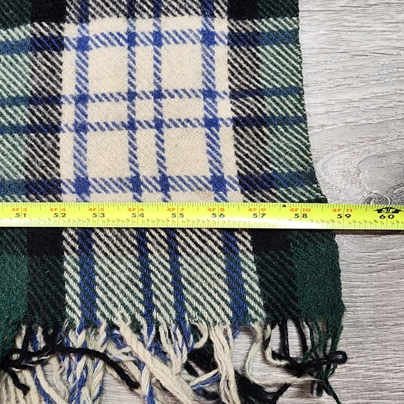 VINTAGE Virgin Wool Made In Scotland Plaid Tartan Blanket Poncho Tassels - Picture 12 of 16